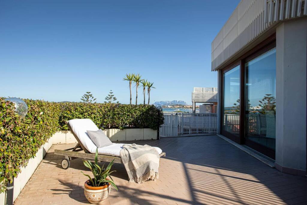 Sunny Rooftop Loft With Gorgeous Views Of Olbia Exterior photo